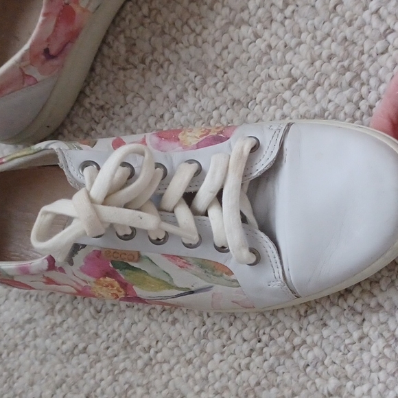 Ecco Soft Floral Leather lace up sneaker. Size 9 .pretty pink and cream floral. - Picture 4 of 11